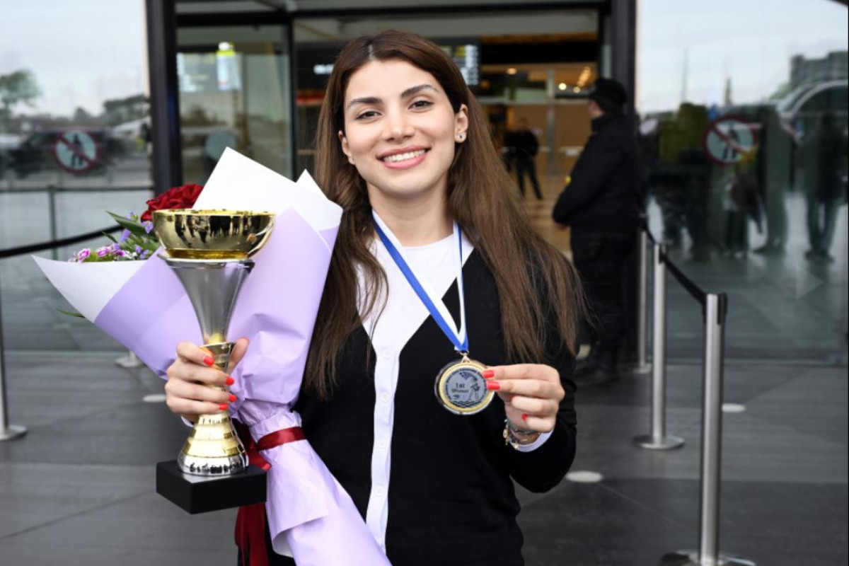 Avropa çempionatında qızıl medal qazanan ilk azərbaycanlı xanım şahmatçı Vətənə dönüb