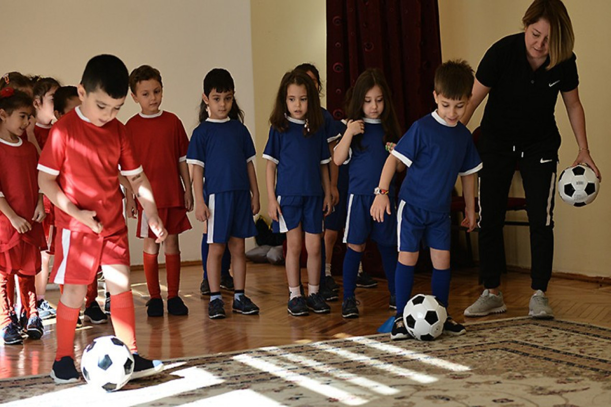 UEFA-nın Bakıda keçirilən “Bağçalarda Futbol Dərsi” layihəsi davam edir