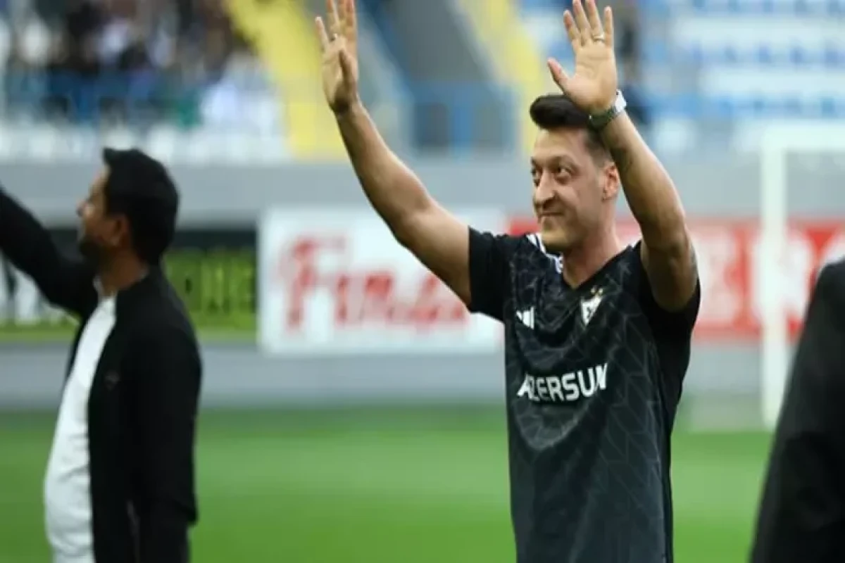 Mesut Özil coşqu ilə qarşılandı - VİDEO 