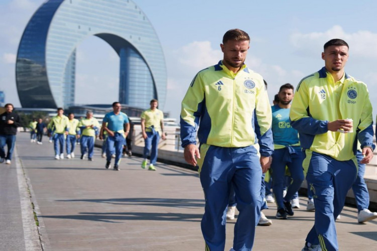 "Ayaks"ın futbolçuları Bakını gəziblər - FOTO 