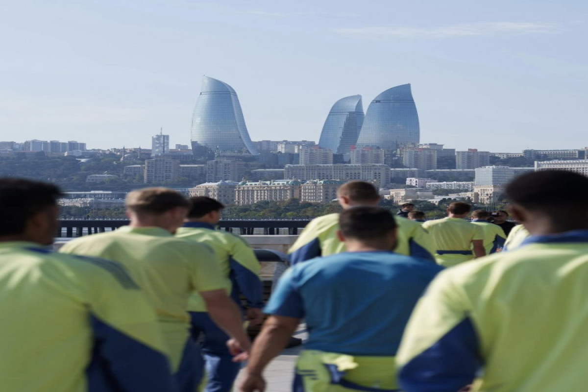 "Ayaks"ın futbolçuları Bakını gəziblər - FOTO 