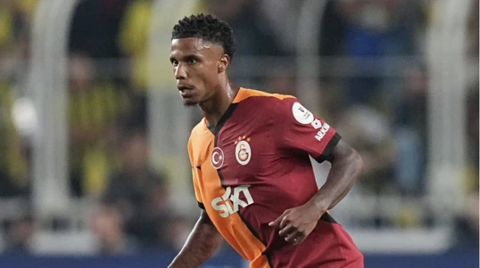 “Qalatasaray” onu da komandada Saxladı 
