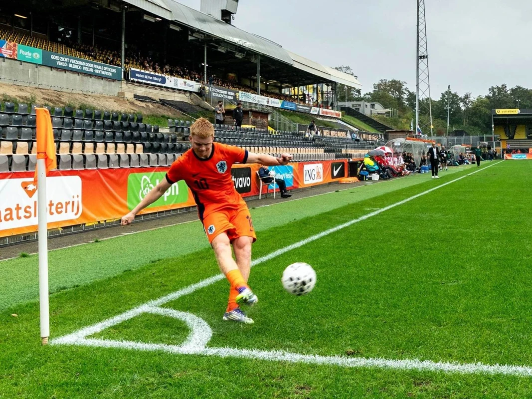 "Çelsi" yeni yarımmüdafiəçi transfer edəcək