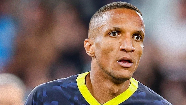 “Fənərbaxça” futbolçusuna şərt qoyub