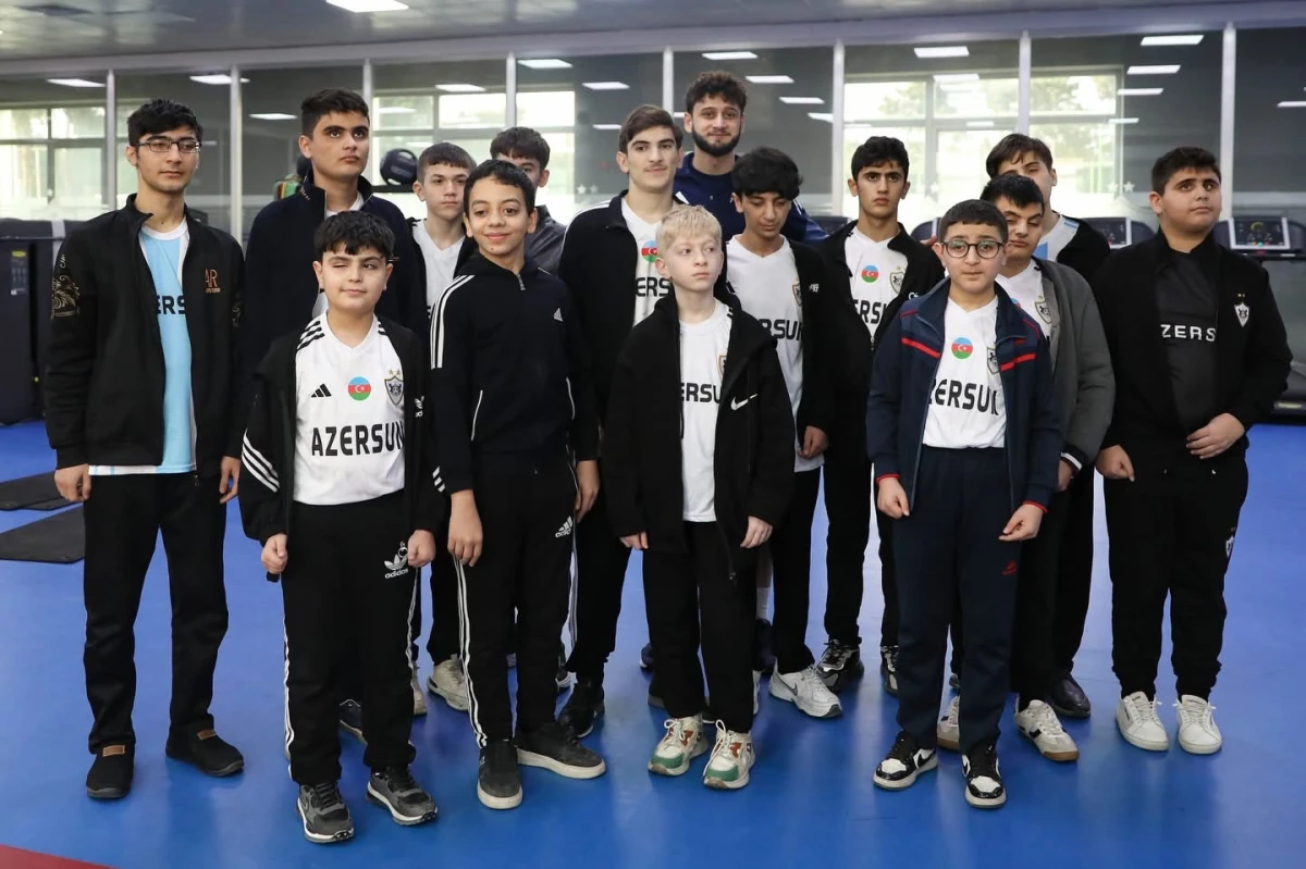 İnternat tipli xüsusi ümumtəhsil məktəbinin şagirdləri "Qarabağ"ın qonağı olublar - FOTO 