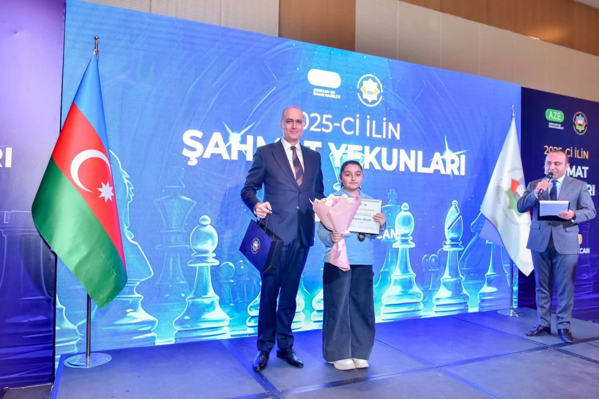 Beynəlxalq yarışlarda uğurlu çıxış edən şahmatçılarımız mükafatlandırılıb - FOTO 
