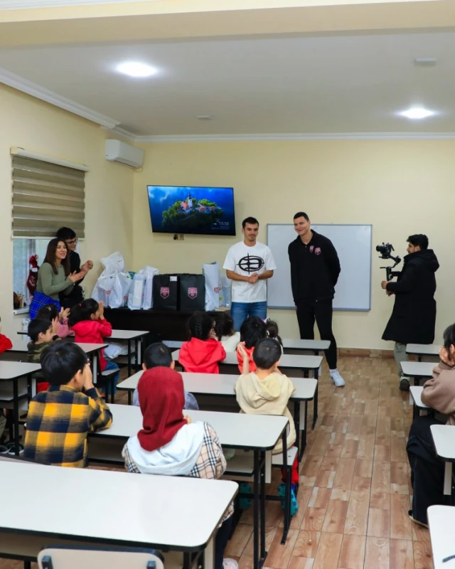 “Sabah” kollektivi uşaq sığınacağında - FOTO 