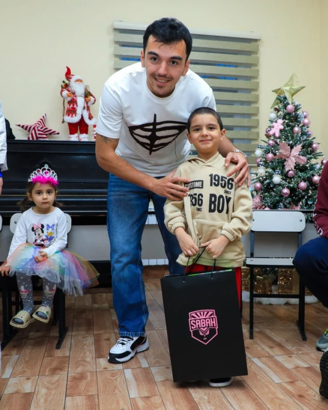 “Sabah” kollektivi uşaq sığınacağında - FOTO 