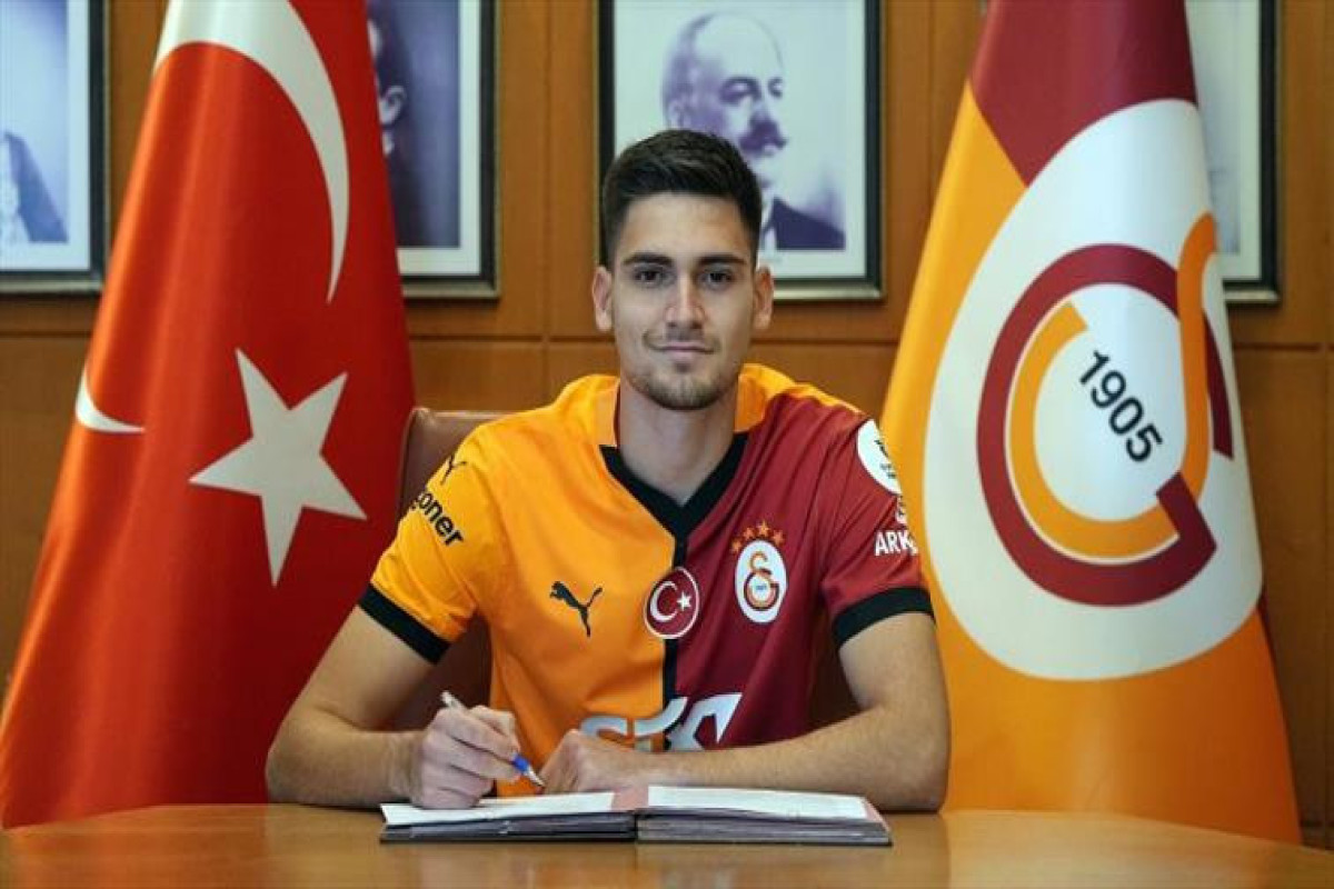 “Qalatasaray” oyunçusu ilə müqavilə müddətini uzadıb