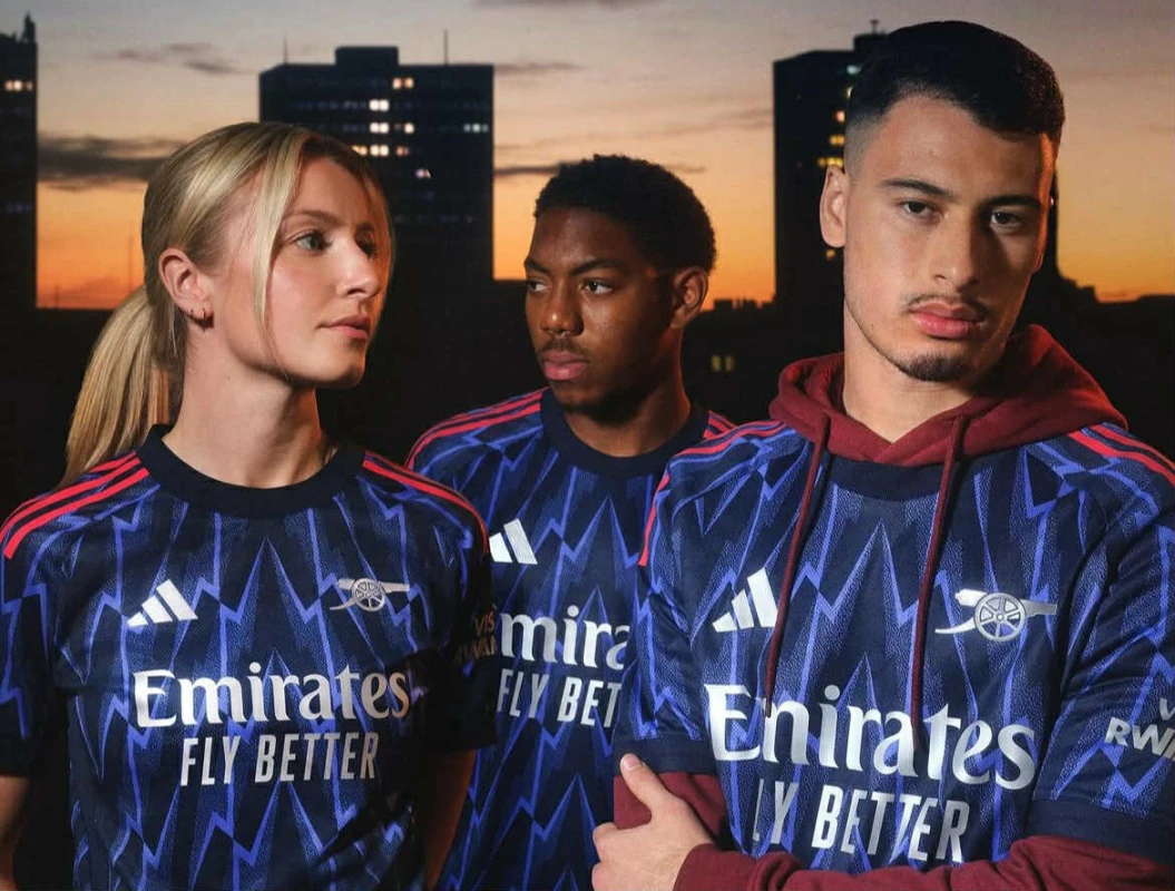 "Arsenal" yeni səfər formasını ictimaiyyətə təqdim edib