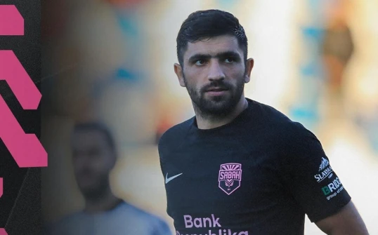 “Sabah” yarımmüdafiəçisi ilə yollarını ayırıb