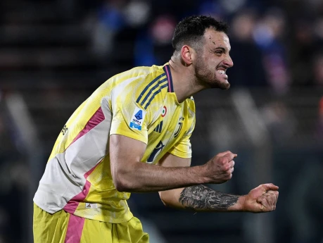 "Napoli" "Yuventus"un futbolçusu üçün 25 milyon ödəyəcək