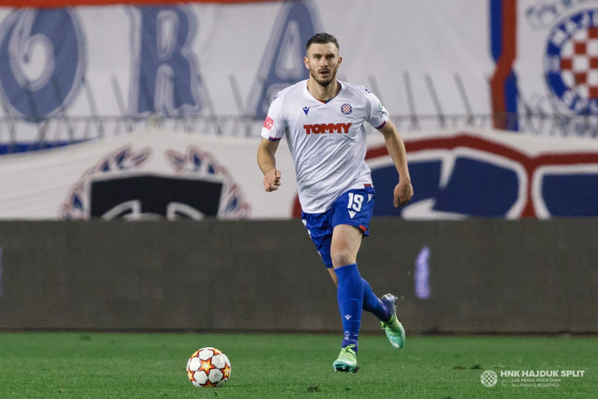 “Zirə”nin rəqibi futbolçusu ilə yollarını ayırıb