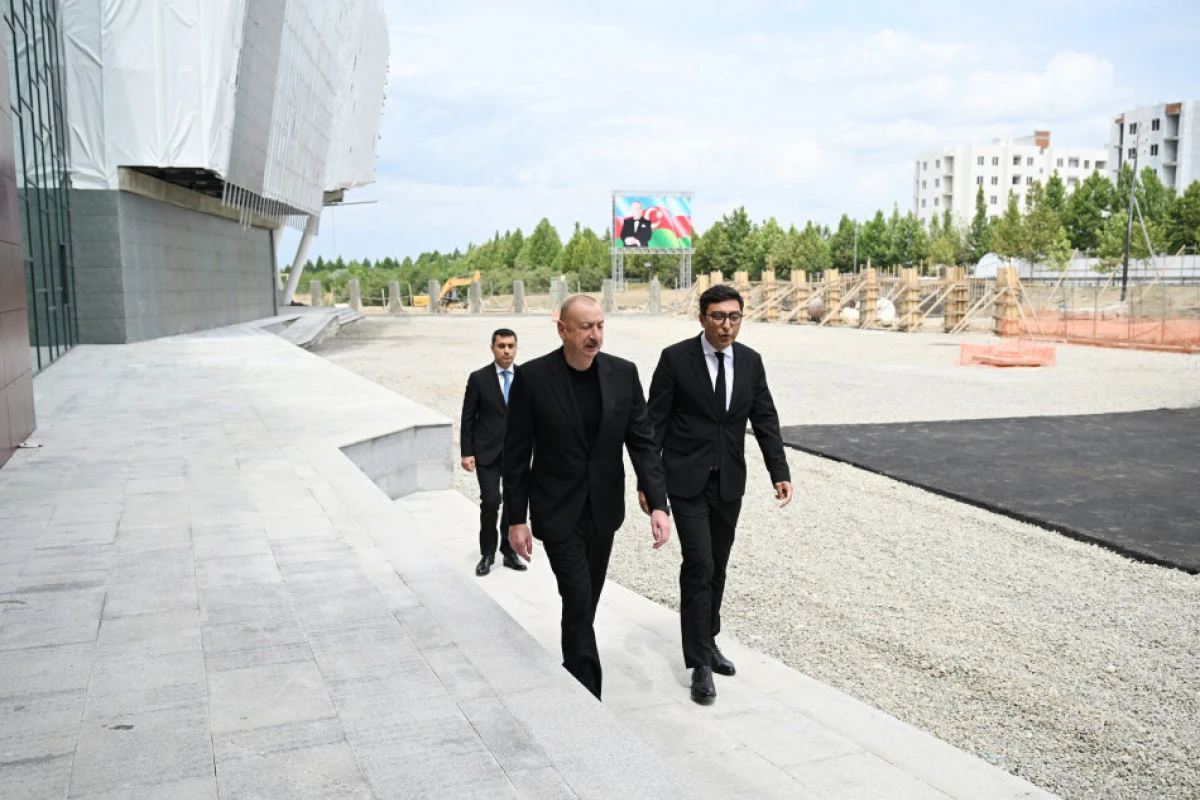 İlham Əliyev Yevlax Olimpiya İdman Kompleksində görülmüş işlərlə tanış olub - YENİLƏNİB 