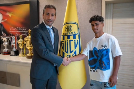 Azərbaycanlı futbolçu “Ankaragücü” ilə peşəkar müqavilə imzaladı