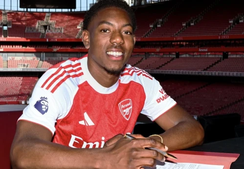 İngiltərə millisinin üzvü daha 5 il “Arsenal”da - RƏSMİ 