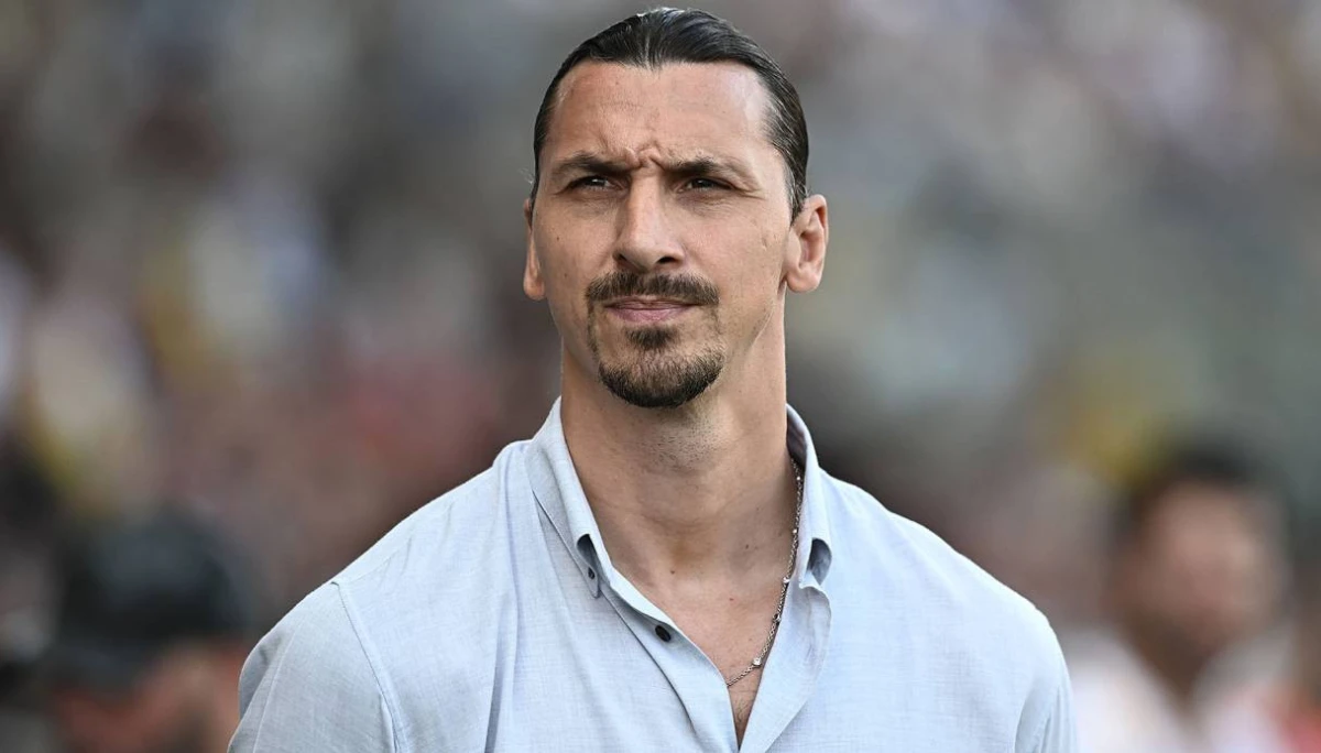 Zlatan İbrahimoviç: "Messi heykəllərlə oynayır"