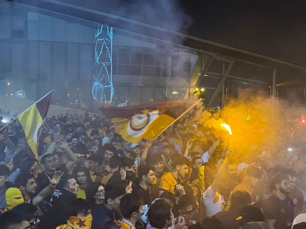 “Qalatasaray”ın 25-ci çempionluğu Bakıda da coşqu ilə qeyd edilib - FOTO+VİDEO 