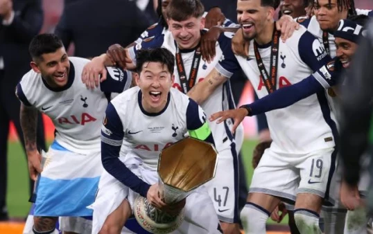 "Tottenhem" oyunçularına medal çatmadı, UEFA üzr istədi