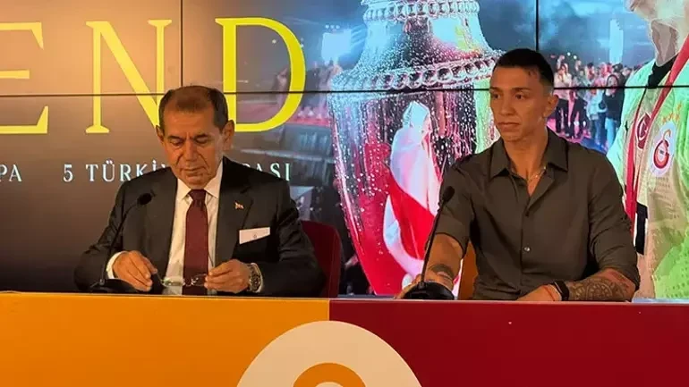 "Qalatasaray" Muslera ilə protokol imzaladı: Əfsanəvi qapıçı göz yaşlarını saxlaya bilmədi - VİDEO 