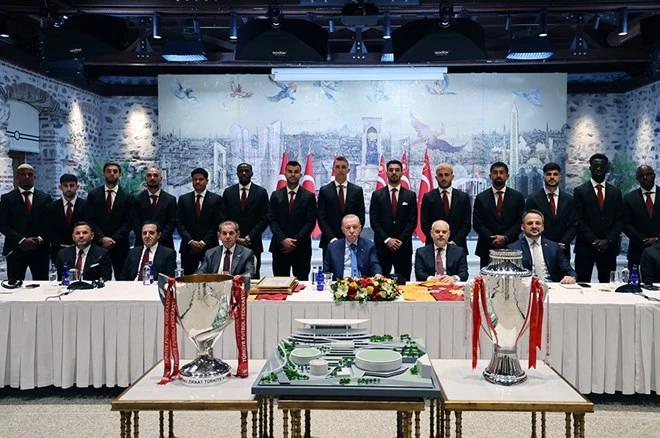 Rəcəb Tayyib Ərdoğan "Qalatasaray"ı qəbul edib - FOTO 