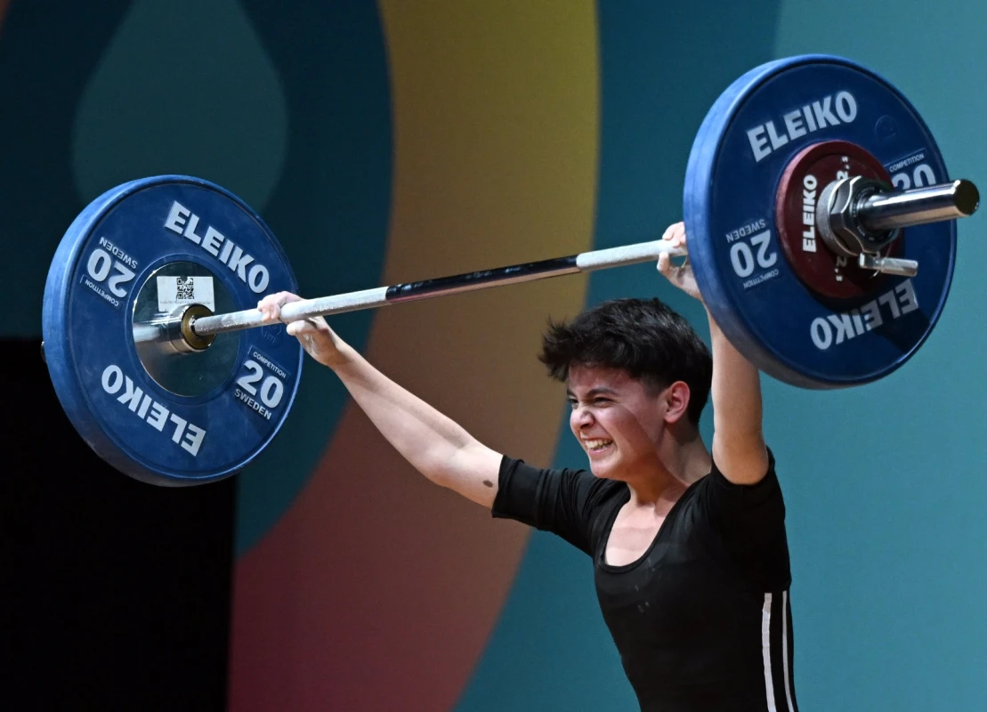 15 yaşlı ağırlıqqaldıranımız İslamiadada 3 bürünc qazanıb - FOTO  - YENİLƏNİB 