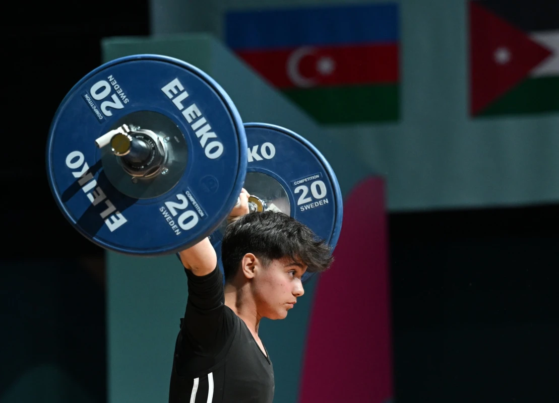15 yaşlı ağırlıqqaldıranımız rəqiblərini üstələdi: İSLAMİADADA BÜRÜNC MEDAL QAZANDI  - FOTO 