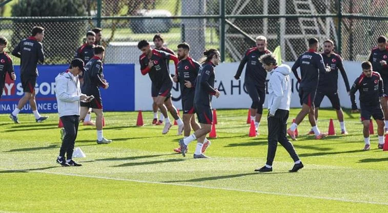 Türkiyə millisinin heyətində dəyişiklik olub