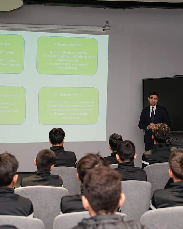 "Neftçi"nin futbolçuları üçün seminar keçirilib - FOTO 