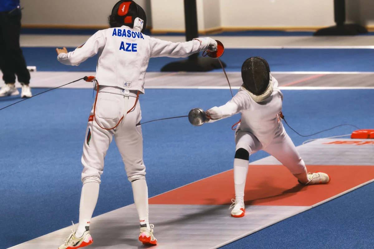 Azərbaycan qılıncoynadanı III MDB Oyunlarında bürünc medal qazanıb - FOTO 