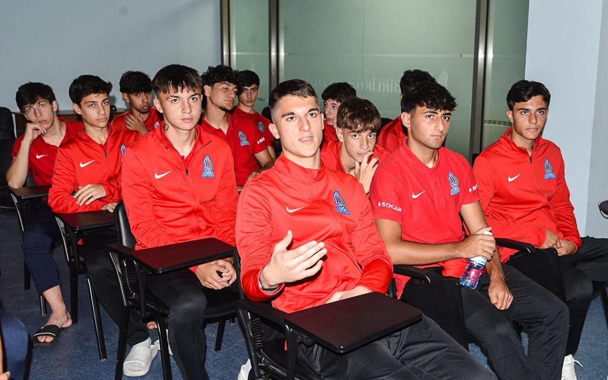 Millimizin futbolçuları üçün danışılmış oyunlara qarşı sessiya keçirilib - FOTO 