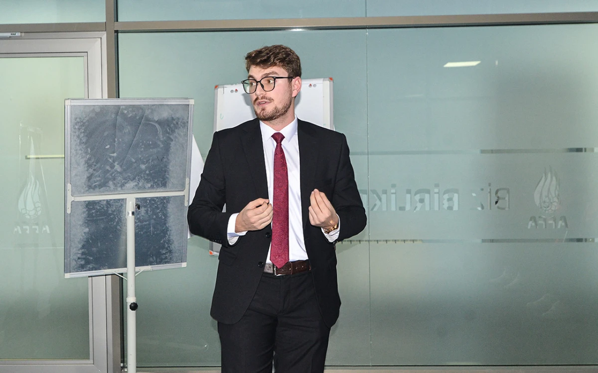 Millimizin futbolçuları üçün danışılmış oyunlara qarşı sessiya keçirilib - FOTO 