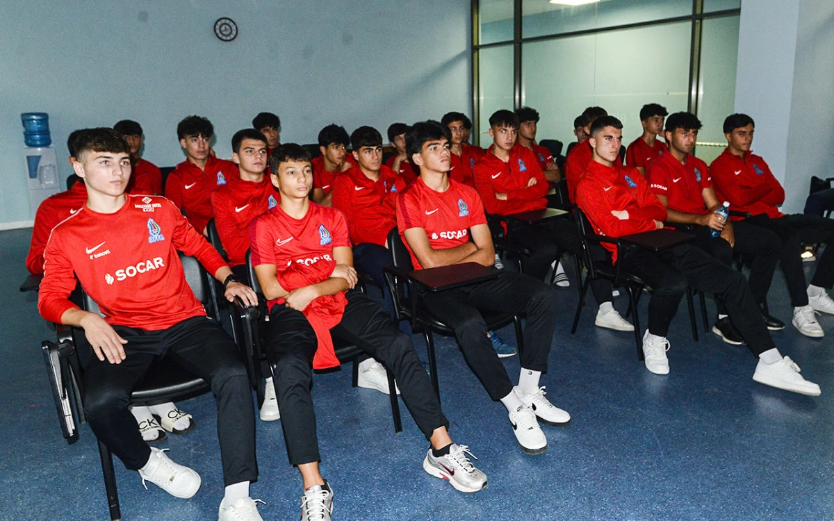 Millimizin futbolçuları üçün danışılmış oyunlara qarşı sessiya keçirilib - FOTO 