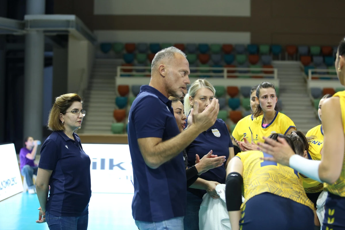 Qadın voleybolçular arasında Yüksək Liqaya start verilib - FOTO 