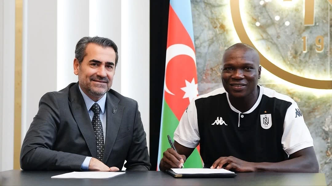 Abubakar rəsmən “Neftçi”də - FOTO