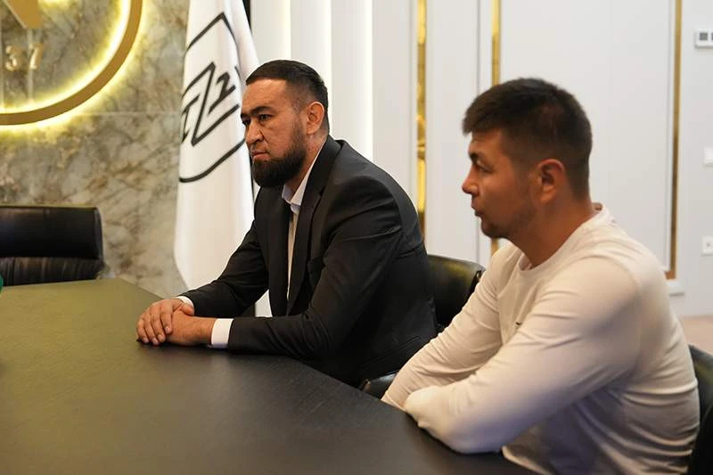 Qırğızıstan klubunun nümayəndələri “Neftçi”nin rəsmiləri ilə görüşüblər - FOTO