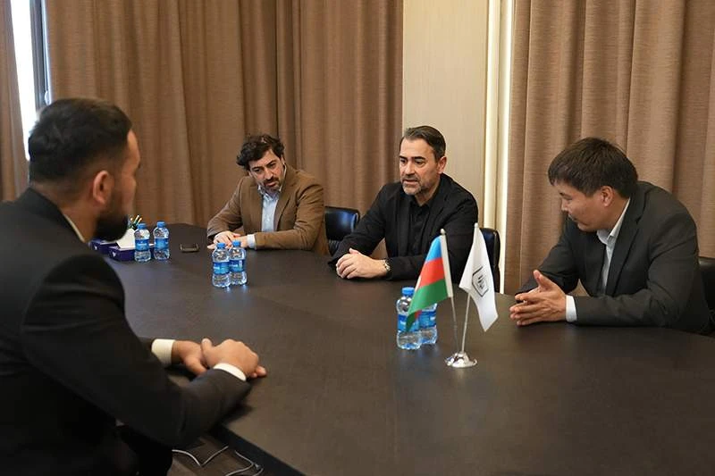 Qırğızıstan klubunun nümayəndələri “Neftçi”nin rəsmiləri ilə görüşüblər - FOTO