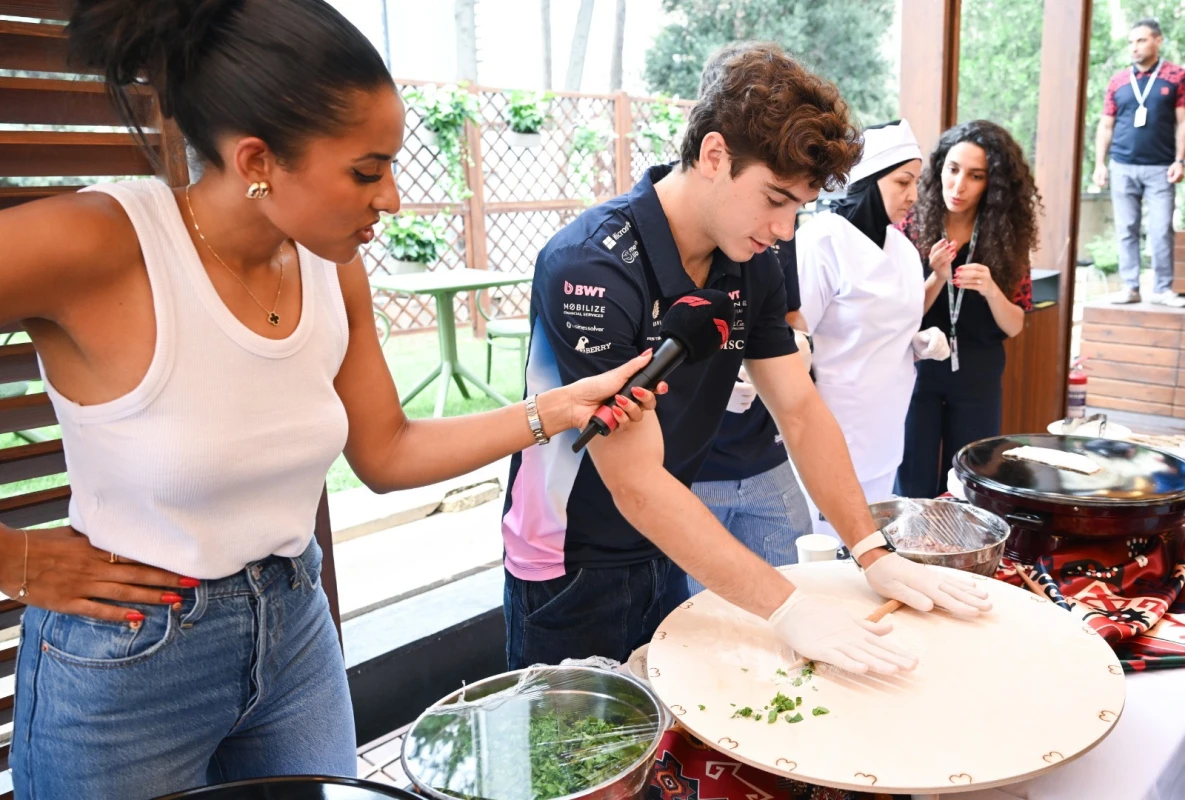 “Formula 1” pilotları Bakıda qutab bişirdilər