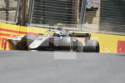 “Formula 2”: Sərbəst yürüşə start verilib