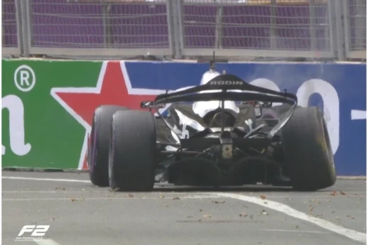 “Formula 2”: Martinsin bolidi səddə çırpıldı