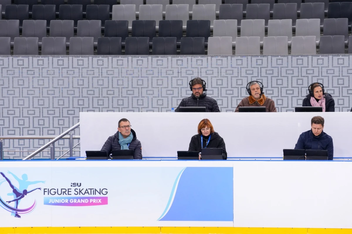 Fiqurlu konkisürmə üzrə Qran-Pri turnirinin qısa proqramı keçirilib - FOTO 