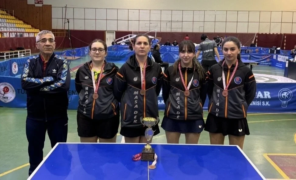 Stolüstü tennisçilərimiz Türkiyə Super Liqasının mükafatçısı olublar