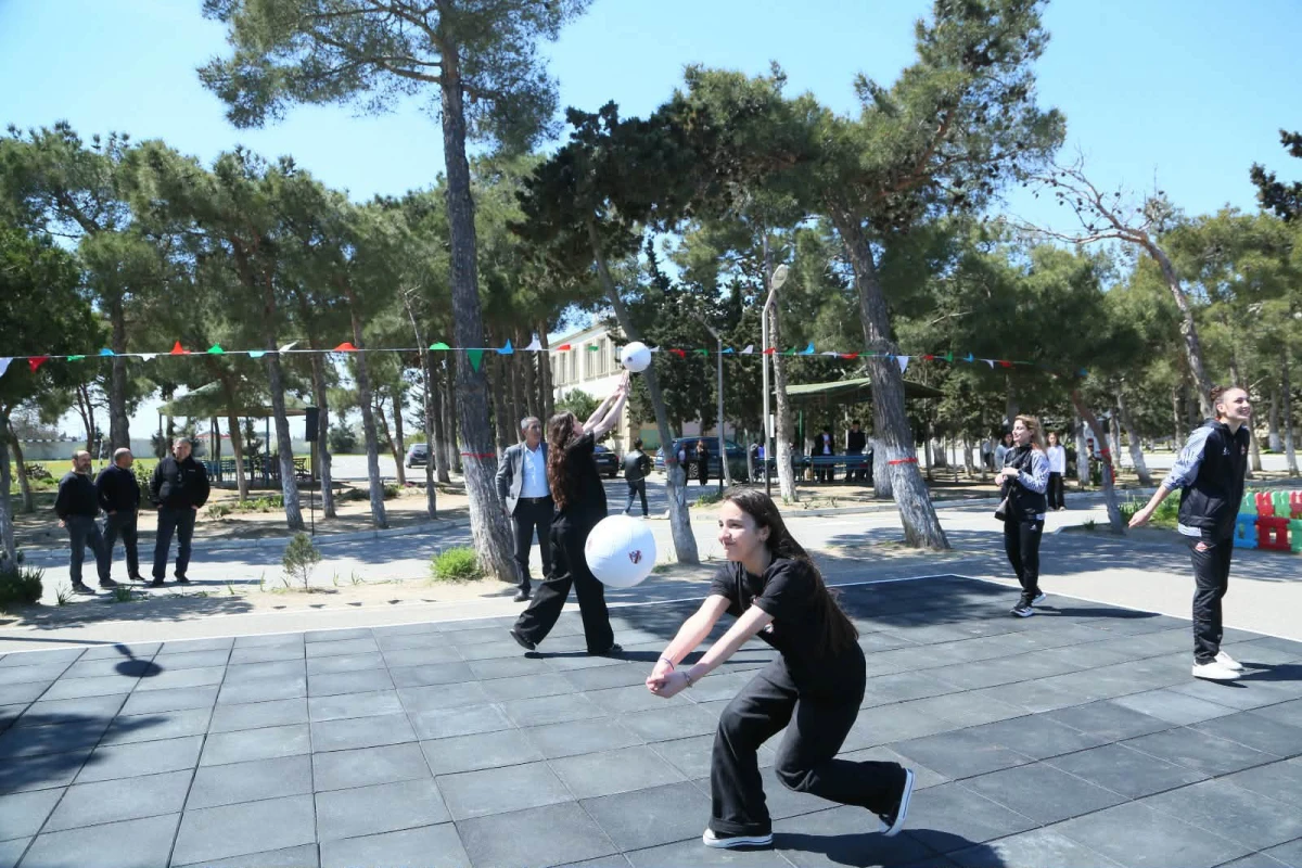 “DH Volley” komandası voleybol meydançası inşa edib