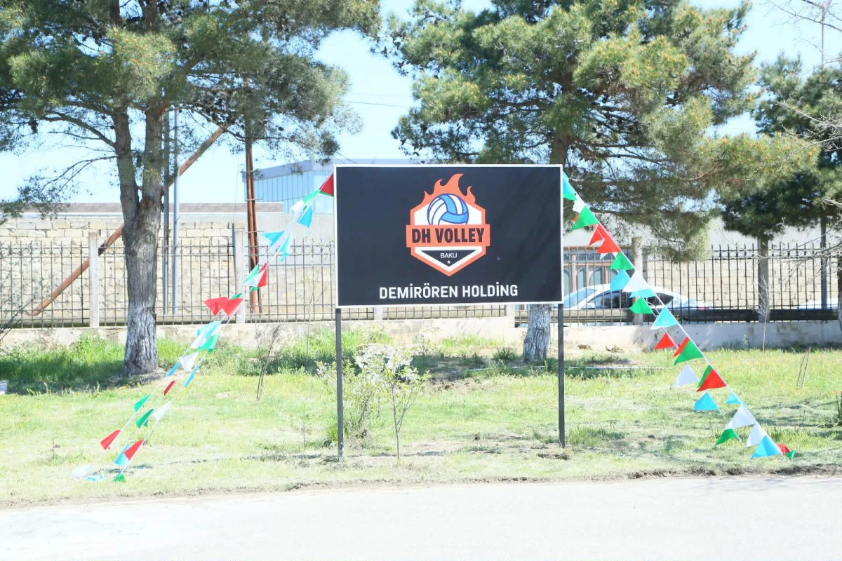 “DH Volley” komandası voleybol meydançası inşa edib