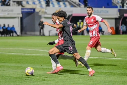 Premyer Liqa: Lider autsayderə qarşı