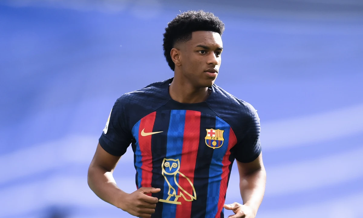 “Barsa”nın müdafiəçisi “Yunayted”in hədəfində