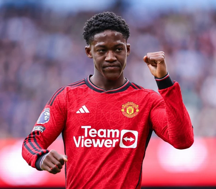 "Mançester Yunayted"in futbolçusu "Napoli"yə keçə bilər