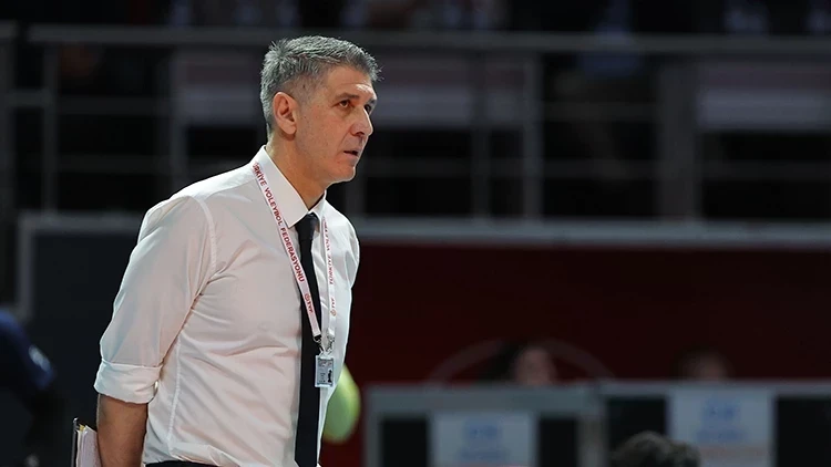 "Fənərbaxça" baş məşqçisi ilə yolları ayırıb