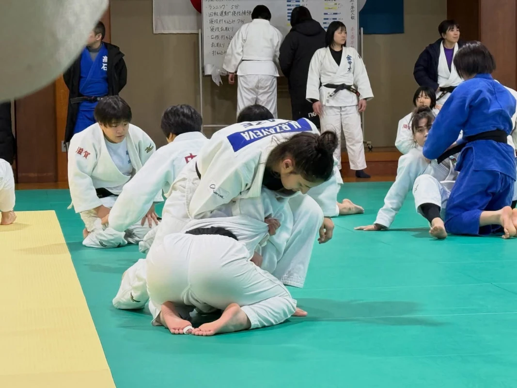 Gənc qızlardan ibarət cüdo millimiz Yaponiyaya yollanıb - FOTO 