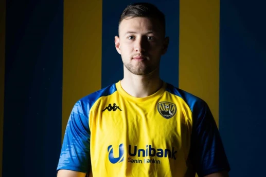 Gürcü futbolçu “Kəpəz”də - RƏSMİ 